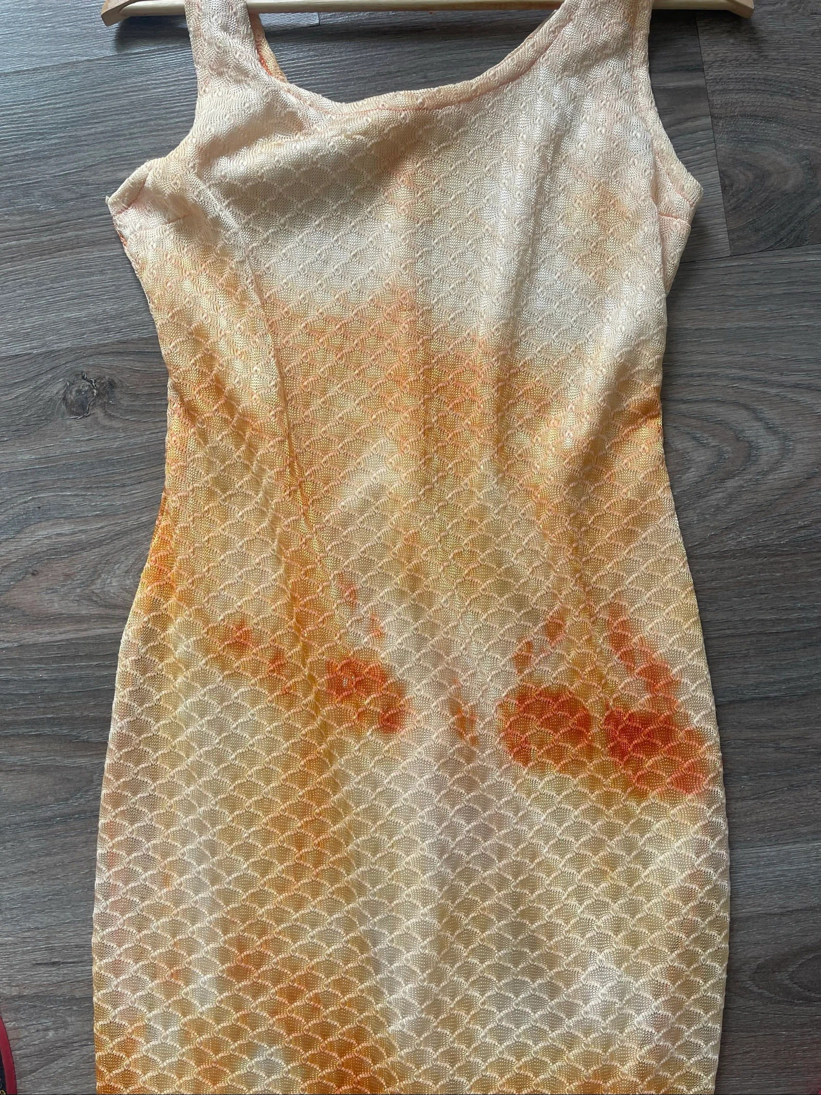 Vestido entubado efecto escamas – photo 5